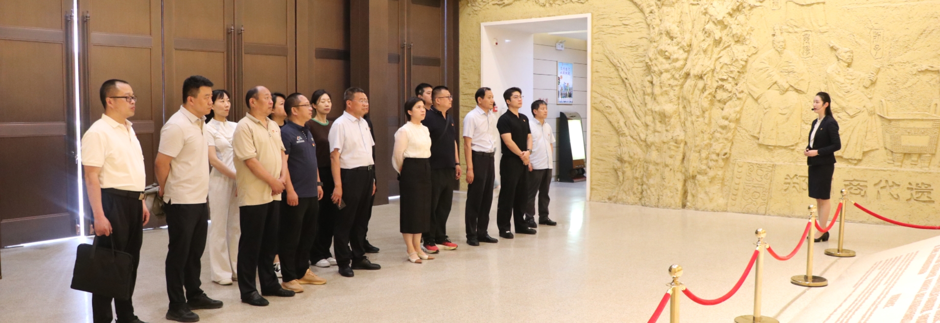 郑州水务集团资产管理服务中心党支部一行参观郑州政协文史馆